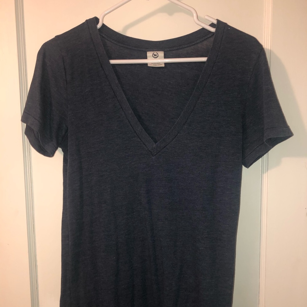 Pink V Neck navy T-shirt